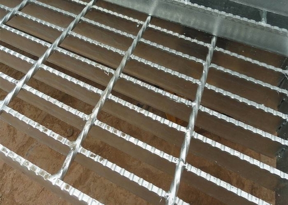 Trung Quốc Tấm lưới thép mạ kẽm cho tấm sàn Vật liệu Cardon Q235low nhà cung cấp