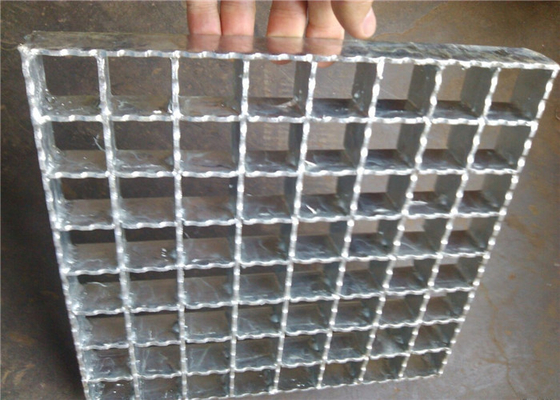 Trung Quốc Cán thép cán nóng Lưới thép mạ kẽm Trọng lượng nhẹ nhà cung cấp
