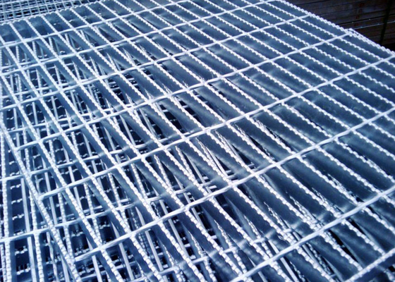 Trung Quốc 32x5 25x5 Tấm lưới thép xoắn Tấm sàn công nghiệp 10mm-2000mm Chiều rộng nhà cung cấp