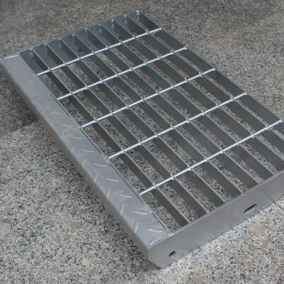 Tấm grating thép mạ kẽm nhúng nóng với lưới ô vuông và vật liệu Q235 cho bậc thang