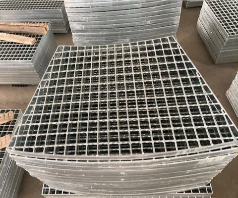 Trách nhiệm nặng thép kẽm Grating Manhole Cover cầu thang tread sàn thoát nước cho Plaza