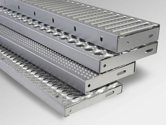 Hot DIP Galvanized Steel Stair Treads with Passivation Finish and Serrated Flat Type for Enhanced Safety