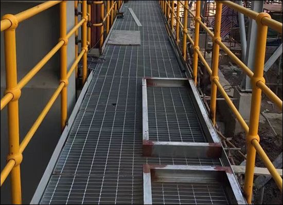 Stainless Steel Bar Grating with Customizable Sizes Optimal Drainage and Lightweight Design for Industrial Walkways