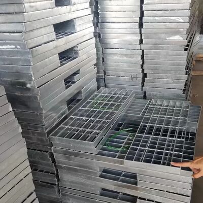 Tấm grating thép răng cưa mạ kẽm nhúng nóng chịu tải nặng cho sàn công nghiệp và nắp cống ngoài trời