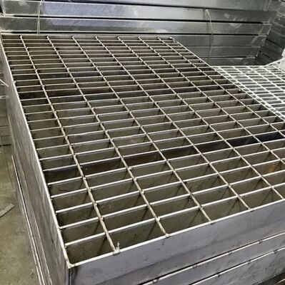Mạng thép galvanized với 15-60mm Bearing Bar Pitch và thiết kế thoát nước lỗ cho lưu lượng không khí tối ưu
