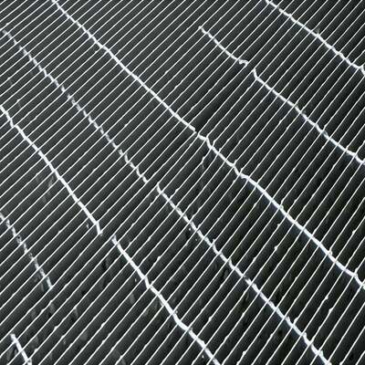 Nền tảng lưới thép galvanized nóng DIP với tính chất chống ăn mòn và thiết kế tùy chỉnh cho sử dụng công nghiệp