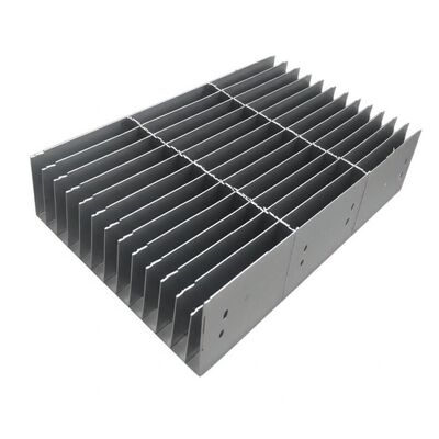 Thang cầu thang thép kẽm nóng với 25 x 3 đến 100 x 8 thanh vòng và tiêu chuẩn ANSI / NAAMM cho thang bậc thang