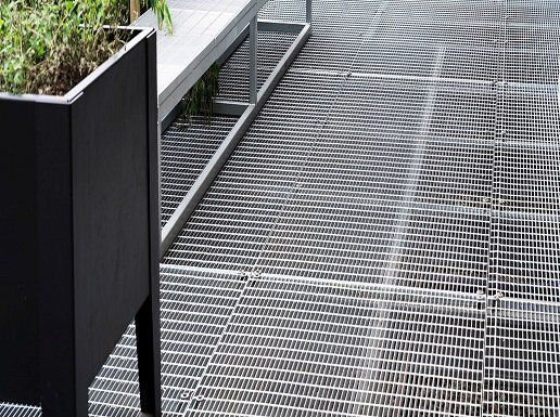 Tấm grating thép không gỉ mạ kẽm nhúng nóng cho bậc thang ngoài trời và lối đi bộ trên nền tảng