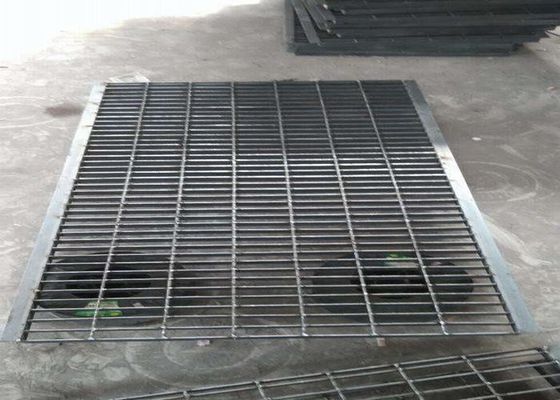 SGS Máng kim loại cho Đường lái xe / Hình chữ nhật Gutter 50 / 100mm Twisted Bar Pitch