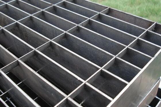 Hot-DIP Galvanized Pressure Locked Steel Grating với 6000 Series Aluminium và 300 Series Stainless Steels trong 20 × 3 Size