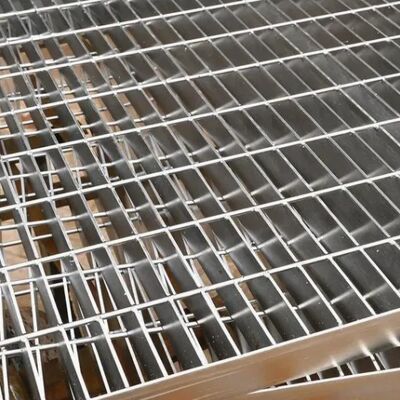 Tấm lưới thép mạ kẽm nhúng nóng, khóa ép chịu tải nặng cho sàn công nghiệp